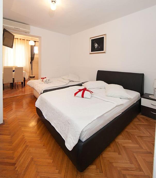 Apartmani Saric Tučepi エクステリア 写真
